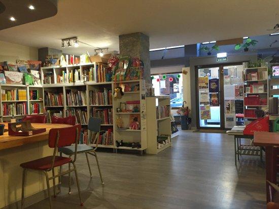 La Revoltosa Libros y Café